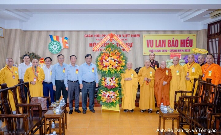 bo-dan-toc-va-ton-giao-chuc-mung-giao-hoi-phat-giao-viet-nam-nhan-mua-vu-lan (4).jpg